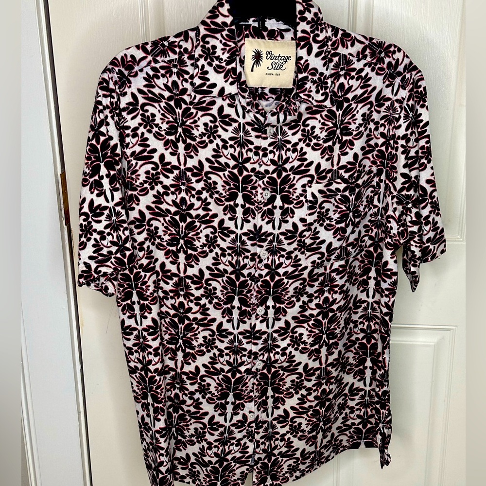 Vintage Silk. Size Med. red/navy/white like new minimal wear 1-2 x's